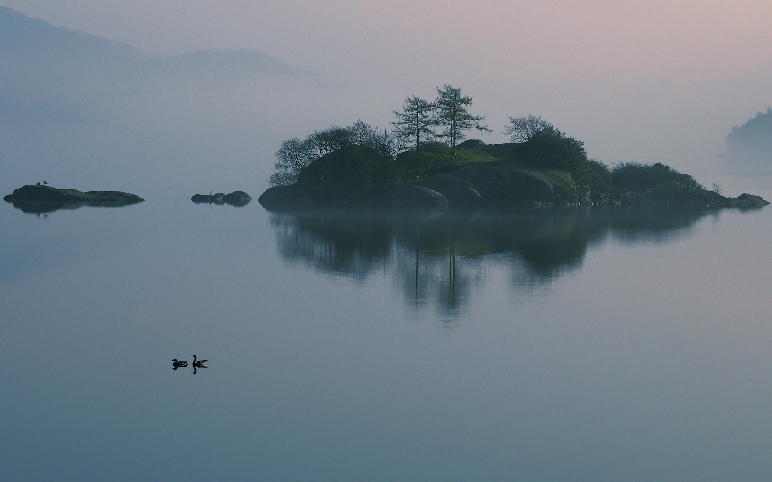 Island_in_the_mist-Mac_OS_Wallpaper_2560x1600.jpg