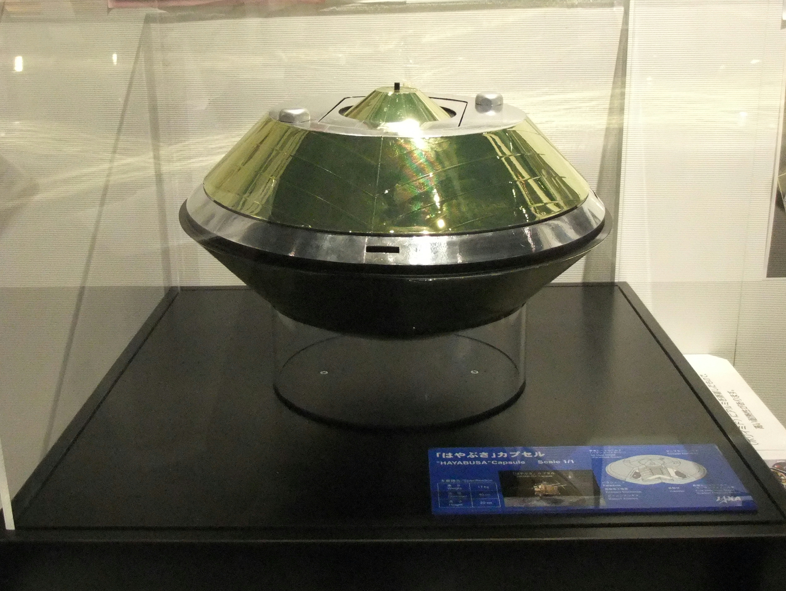 Replica_of_Hayabusa_capsule_at_JAXA_i.jpg