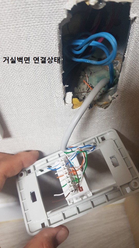 거실벽면.jpg