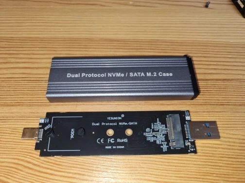 NVMe PCIe 외부 인클로저.jpg