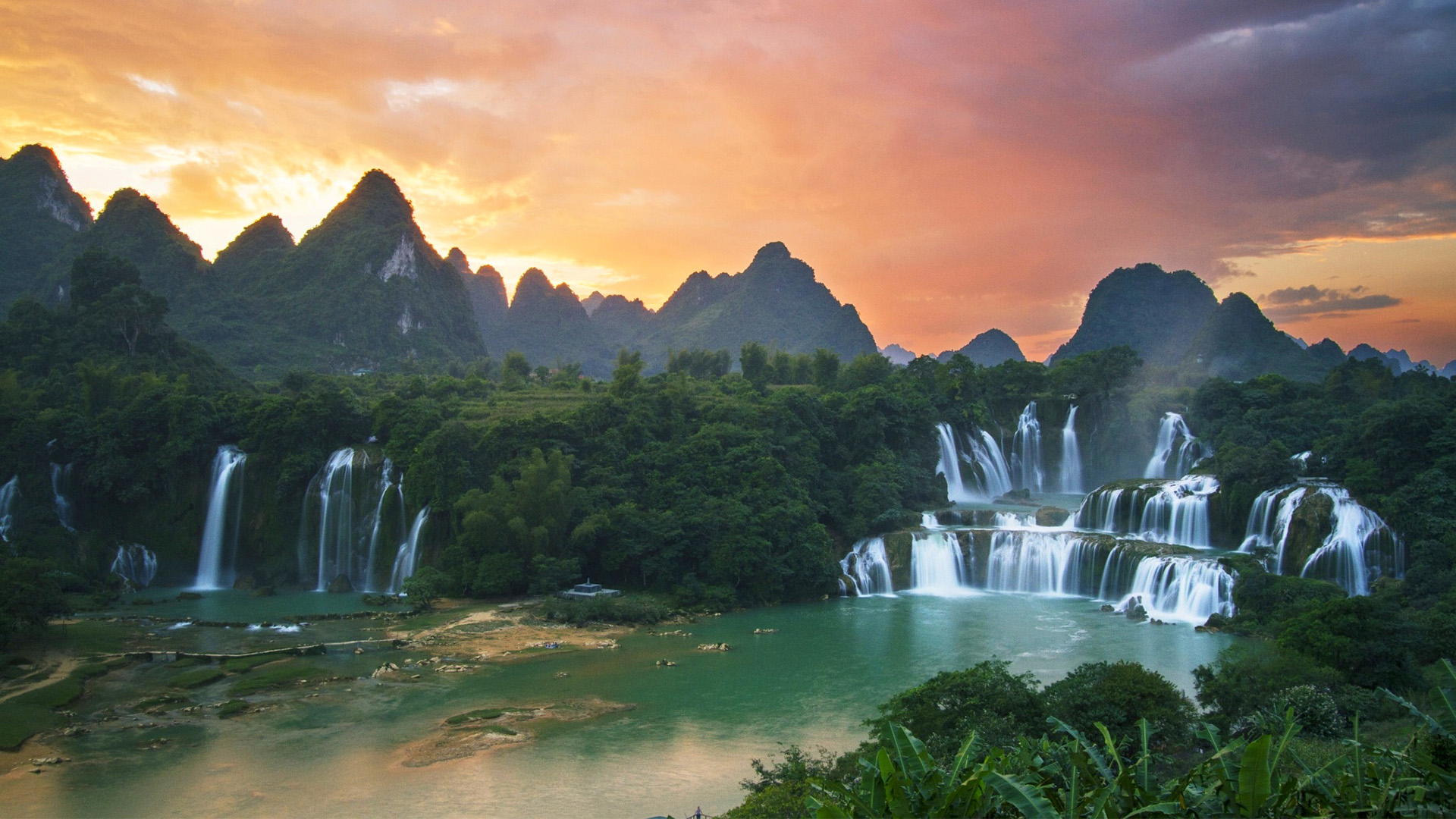 ban gioc-detian falls.jpg