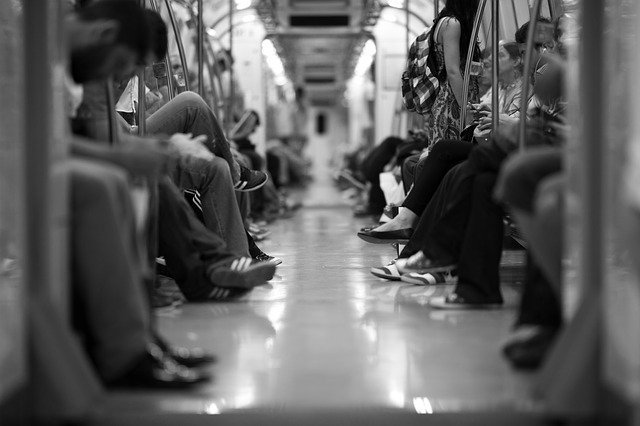 Crowd-of-people-in-a-train.jpg