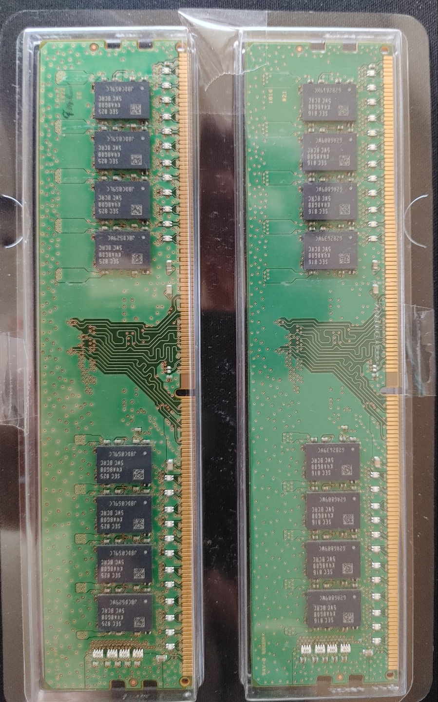 삼성_메모리_DDR4_PC2400_16GB_뒤.jpg