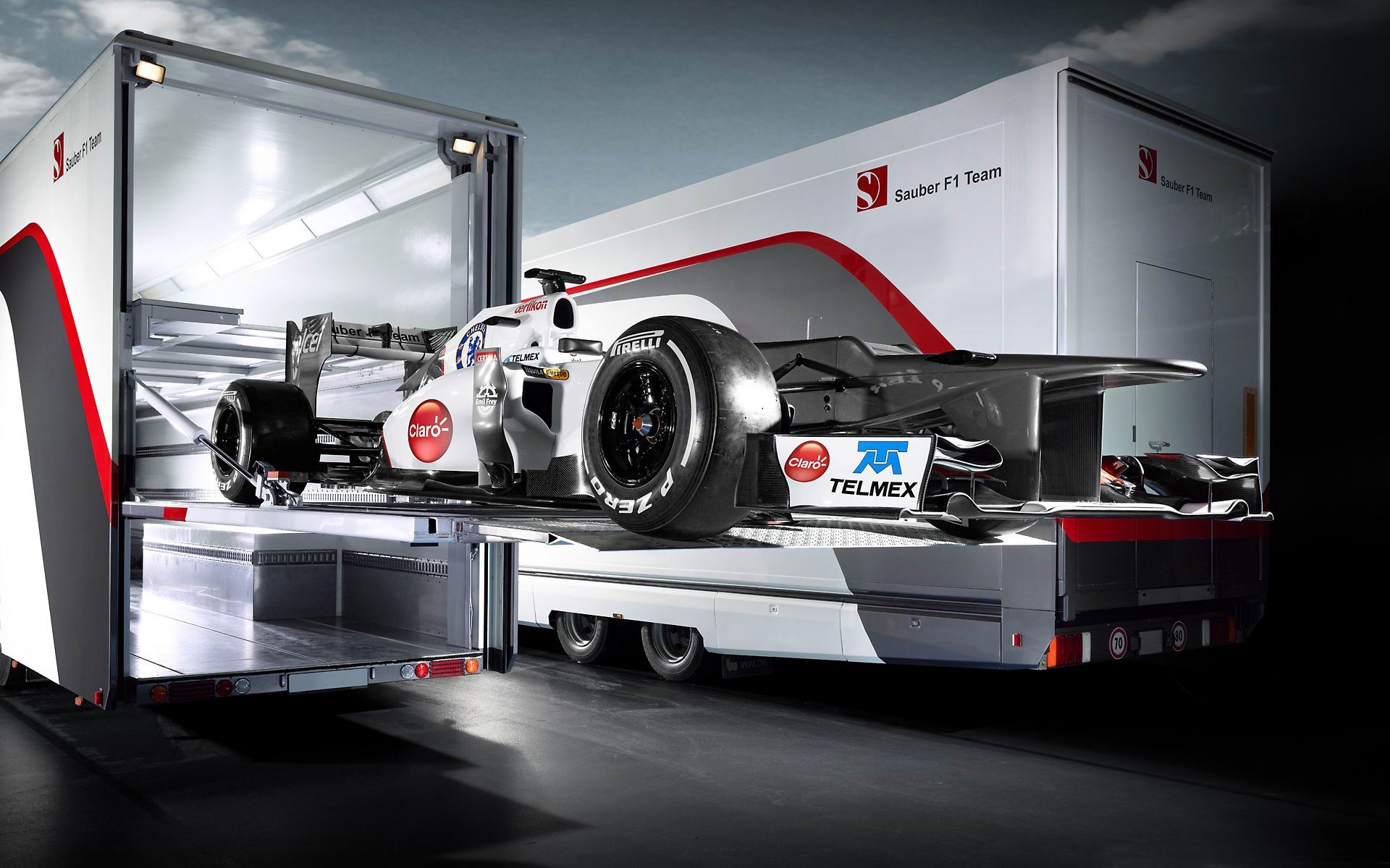 sauber_f1_team-Sports_Theme_HD_Wallpaper_1920x1200.jpg