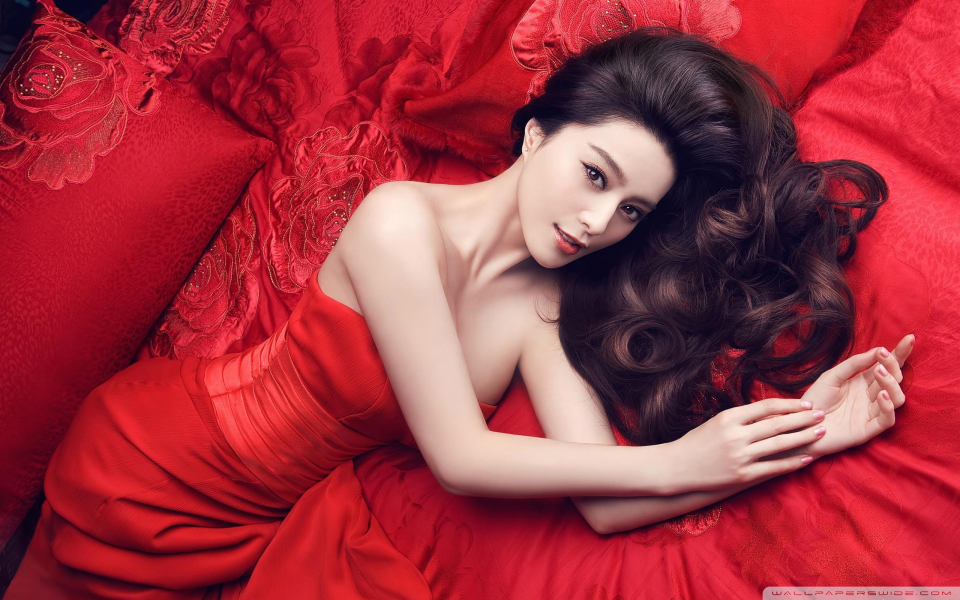 lady_in_red_2-wallpaper-1920x1200.jpg